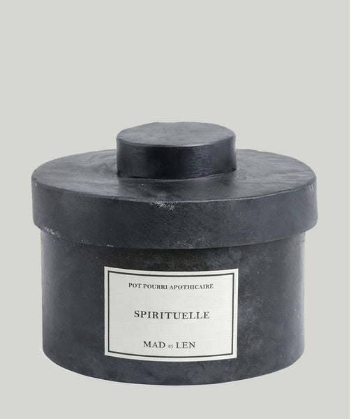 Pot Pourri med Lava sten fra Mad et Len. Pot Pourri´en er tilføjet rene økologiske olier fra Grasse i Frankrig. Et produkt der udover at have en dejlig duft, også er ekstremt dekorativt.
