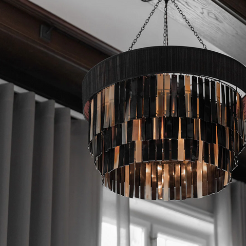 loftlamper, chandelier og pendeller hos Atelier du Noir. Indram dit rum med et statement piece